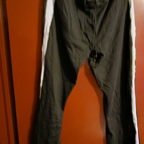 Women's athletic jacket and pants - Picture 2 of 3